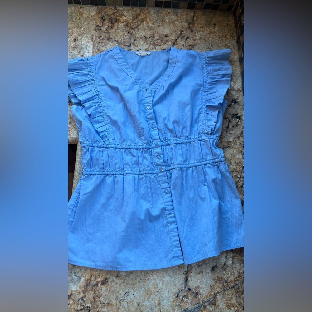 Grand and Green light blue boutique top